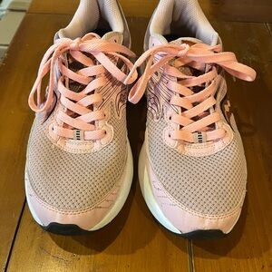 Saucony Running Sneakers with new soles Size 7 Pink